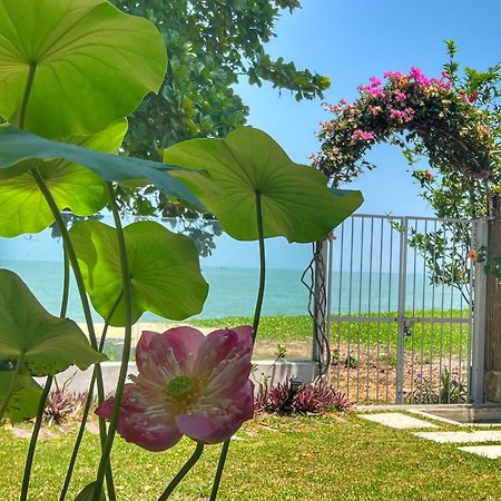 Smell Rose Beach Garden Apartment Batu Feringgi Ngoại thất bức ảnh